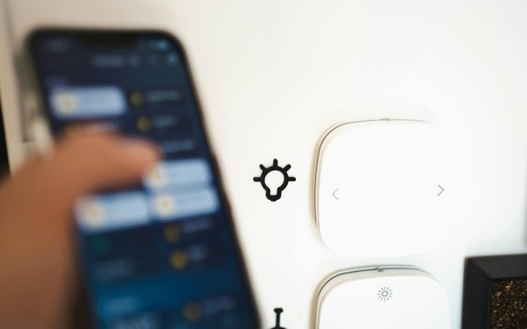 La Révolution Silencieuse : Comment la Domotique Rend Vos Fermetures Intelligentes en 2025